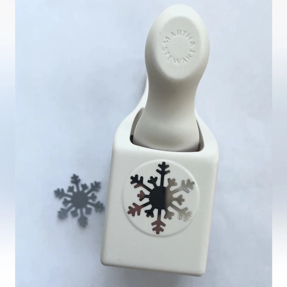 Martha Stewart Set of 2 Alpine Snowflake Arctic Snowflake Paper Punches Cards